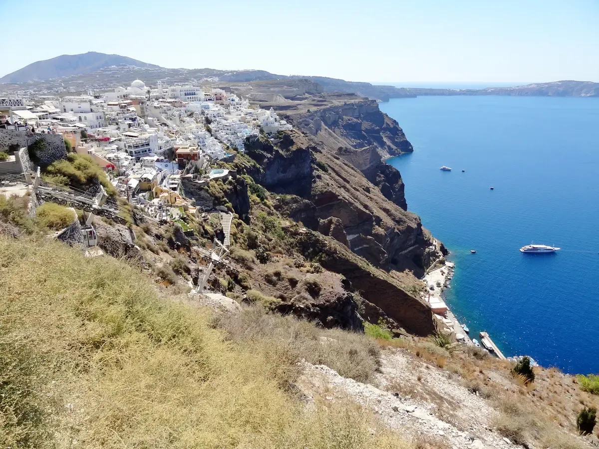 Fira along the caldera rim, where to stay in Santorini